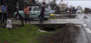 Bătrân spulberat de TIR pe un drum din Dâmboviţa, sub privirile îngrozite ale nepotului său
