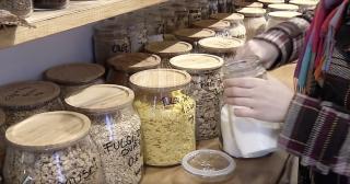 Primul magazin fără risipă din București: O mică afacere profitabilă