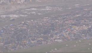 Prima groapă de gunoi ecologică din țară, coșmarul localnicilor. Oamenii se plâng că nu mai pot respira din cauza mirosului