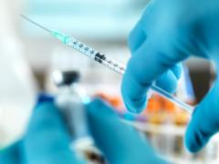 Reacţii adverse puternice după a doua doză de vaccin anti COVID. Specialiştii spun că ar fi normal