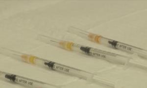 Rapelul poate veni cu efecte secundare mai puternice, susțin mai mulți medici. Cum se manifestă acestea