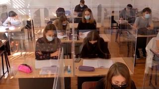 Şcoala românească şi generaţia de sacrificiu; Copiii pierduţi pe drum de schimbările în bine