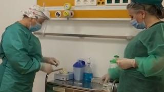 Asistent vaccinat, în comă după ce a făcut COVID. Starea de sănătate i s-a agravat pe fondul unor comorbidități