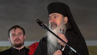 ÎPS Teodosie sfidează iar regulile, cu ocazia prăznuirii Sfântului Haralambie: ''Dacă stau închişi în casă se îmbolnăvesc sufleteşte''