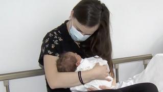 În anul pandemiei s-au născut cei mai puţini bebeluşi din ultima sută de ani. România pierde anual o populație de oraș mediu