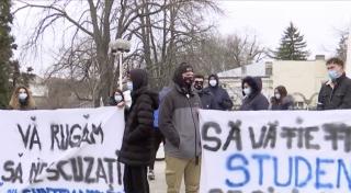 Studenții protestează pentru transport gratuit cu trenul: “Florin Cîţu să ne vadă, facem orele în stradă”