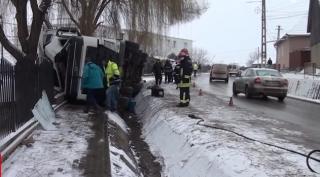 Şofer rănit grav şi 150 de oi moarte într-un groaznic accident produs în Alba