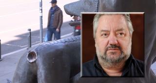 Lupoaica rămasă fără coadă l-a dat de gol pe sculptorul Ioan Bolborea. Artistul e acuzat că a folosit alamă în loc de bronz la monumentele din București