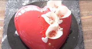 Mulţi români sărbătoresc acasă Ziua Îndrăgostiţilor, pentru a evita aglomeraţia din restaurante