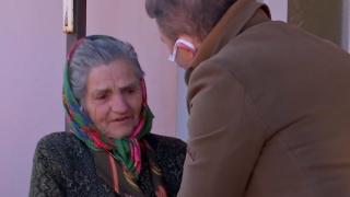 Bătrână, lăsată în ger în fața unui spital din Gorj. Un taximetrist a ajutat-o fără a aștepta nimic în schimb