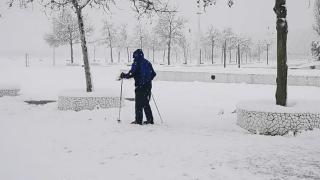 Iarnă de poveste pe teritoriul Europei: Zone mai puţin obişnuite cu astfel de fenomene s-au trezit cu zăpadă