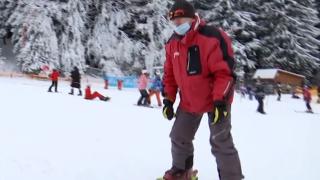 Un instructor de schi depăşeşte orice record. La 92 de ani împliniți încă împărtăşeşte doritorilor iubirea pentru mişcare