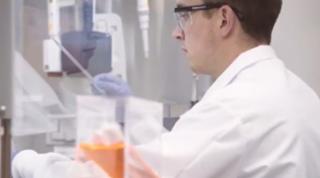 Teoria lui Bill Gates: A treia doză, necesară în fața noilor tulpini ale coronavirusului