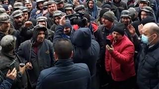 Protestele din Valea Jiului se extind. Minerii nu vor să mai iasă din subteran şi vor să îi viziteze Ministrul Energiei