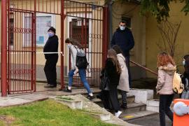 Peste 800 de copii din toată țara s-au infectat cu Covid-19, după redeschiderea școlilor