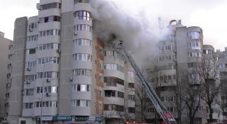Trei ofițeri cercetați după incendiul de la Constanța, în care o femeie a căzut de la etajul 6