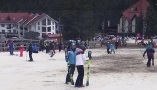 Pericol la munte, pentru schiori, după topirea zăpezii. Număr mare de accidente cauzate de "zăpada ortopedică"