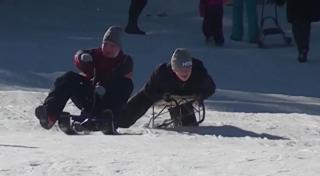 Cod roșu de aglomerație pe pârtii, în weekend. Mii de turiști s-au bucurat de vremea perfectă, la munte