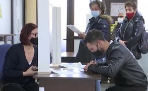 Criza de plastic întârzie eliberarea buletinelor. Oamenii nu au de ales și așteaptă după actul de identitate și 30 de zile