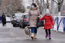 România pierde rapid din populație, natalitatea scade abrupt. În 2020 s-au născut mai puțini copii decât în 1876