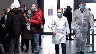 A început vaccinarea personalului din învăţământ, cu serurile AstraZeneca şi Pfizer. Imagini de la centrul de vaccinare