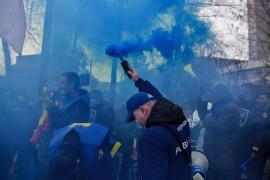 Polițiștii s-au îmbrâncit cu jandarmii, în faţa Palatului Cotroceni. Protestul s-a lăsat cu amenzi de 10.000 de lei