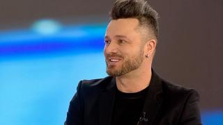 Tavi Clonda a lansat o piesă chiar de Dragobete. Artistul a povestit cum îmbină cariera cu viaţa de familie