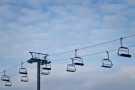 Incident în Sinaia: Un copil a căzut de la 4 metri din telescaun