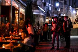 Centrul Vechi cu reguli noi. Patronii care nu renovează fațadele sau întind mese pe toată strada vor rămâne fără autorizație