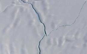 Ghețar mare cât Londra, rupt din banchiza Antarcticii. Blocul de gheață plutește în derivă, în sudul Oceanului Atlantic