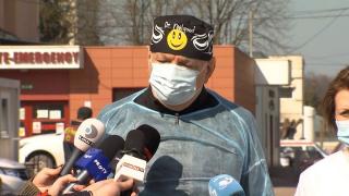 Starea ucigaşului din Oneşti, în agravare. Medicii se luptă să-l ţină în viaţă: "Foarte agresiv, când a fost adus, dar nu ne este incomod niciun pacient"