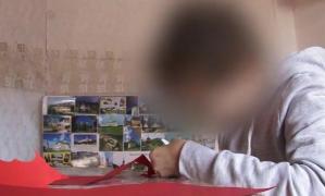 Un băiețel cu probleme de vedere ar fi fost umilit de învățătoare, după ce i-a oferit un mărțișor. Femeia spune că elevul nu a înţeles reacţia ei