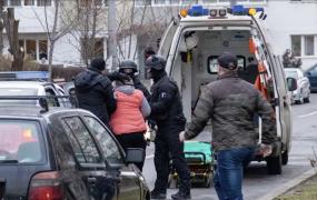 Detalii neştiute în cazul dublei crime din Oneşti. În trecut, soţia şi fiica criminalului ar fi sechestrat în acelaşi apartament o altă persoană