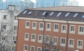 Tânărul care amenința de 2 ore că se aruncă de la etaj a sărit în gol și a murit