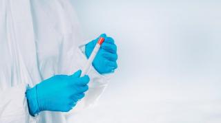 Primele 2 cazuri de infectare cu tulpina sud-africană în România. Cine sunt pacienții