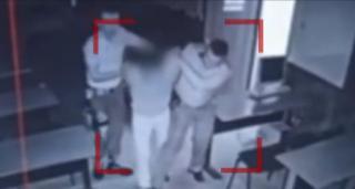 Noi imagini tulburătoare despre abuzurile din poliţie: Tânăr bătut crunt chiar în secție