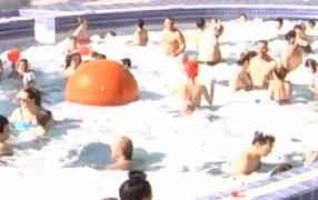 Petrecere în avans de 8 martie. Sute de turiști au luat cu asalt piscine cu apă termală de la Băile Felix