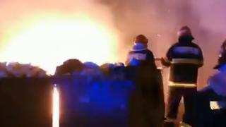 Trei incendii intenționate au izbucnit aproape concomitent, în Galaţi. Zeci de locatari au fost evacuaţi