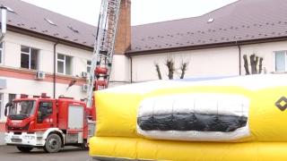 ISU Iași are patru autoscări și o saltea, dar intervențiile sunt în continuare dificile