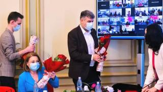 8 Martie cu flori dezinfectate în Parlament. Doamnele au plecat cu braţele pline de flori, chiar dacă este pandemie