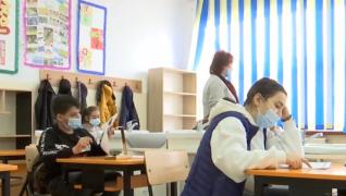 A început recuperarea orelor pierdute în pandemie. La sfârşitul lui martie, vor avea loc şi simulările examenelor naţionale