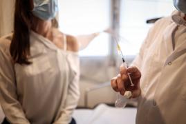 Vaccinarea cu AstraZeneca, suspendată parțial sau total în mai multe țări europene