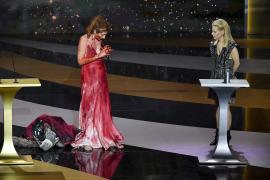 Actrița Corinne Masiero s-a dezbrăcat pe scenă, la ceremonia Premiilor Cesar din Franţa