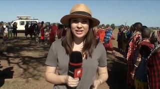 Echipa Observator a ajuns în mijlocul unui trib masai din Kenya, un popor ca o explozie de curcubeu