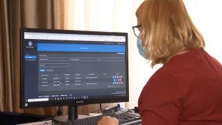 Explicaţia autorităţilor, după ce platforma de vaccinare a cedat din nou, în timp ce sute de mii de oameni încercau să se înscrie pe liste