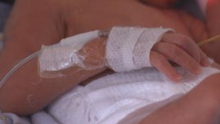 Anchetă internă la Spitalul Judeţean de Urgenţă Piteşti, după morţile suspecte ale bebeluşilor născuţi la maternitate. "Prea târziu", spun părinţii