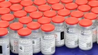 Românii evită AstraZeneca, în ciuda asigurărilor că serul este sigur. Mulţi aleg să se treacă pe liste lungi de aşteptare pentru Pfizer sau Moderna