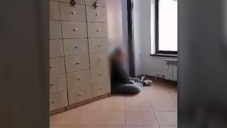 Un medic din Tulcea este acuzat că vine beat la muncă. Pacienții l-au găsit leșinat în cabinet, dar sunt mulțumiți de el