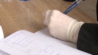 Haos în educație după anunţul suspendării tezelor. Părinţii susţin că atâtea schimbări într-un an îi bulversează mai ales pe copii