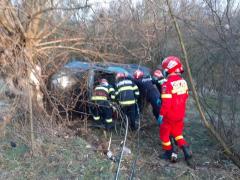 Tinerii din maşina făcută praf la Vâlcea, lăsaţi să moară de un martor care a văzut accidentul şi nu a sunat la 112